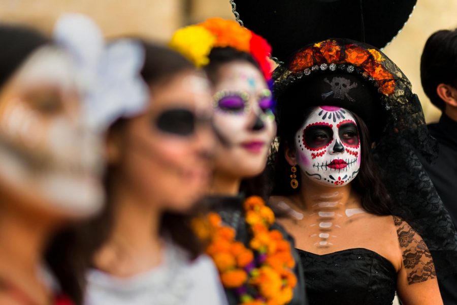 young-mexican-women-dressed-as-la-catrina-a-mexican-pop-news-photo-1628717280